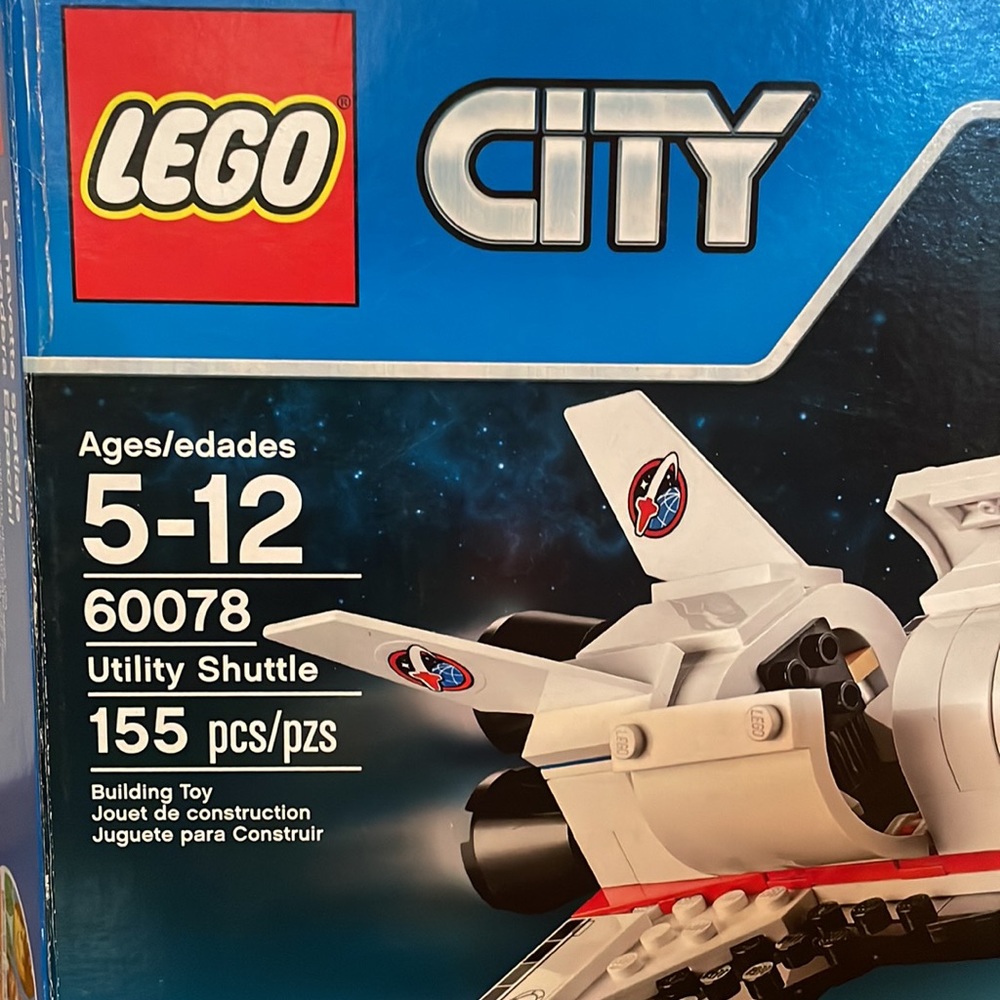 LEGO Utility Shuttle - Picture 2 of 9